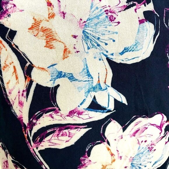 Adorable Floral French Connection Tee - Picture 5 of 10